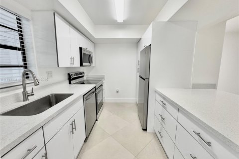 Condo in Sunrise, Florida, 2 bedrooms  № 1701521 - photo 7