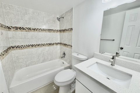 Condo in Sunrise, Florida, 2 bedrooms  № 1701521 - photo 24
