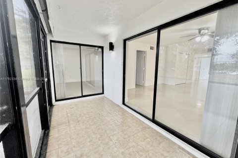 Condo in Sunrise, Florida, 2 bedrooms  № 1701521 - photo 28