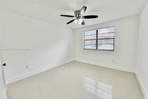 Condo in Sunrise, Florida, 2 bedrooms  № 1701521 - photo 25