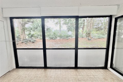Condo in Sunrise, Florida, 2 bedrooms  № 1701521 - photo 30