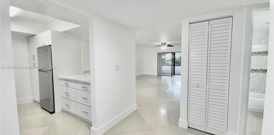 Condo in Sunrise, Florida, 2 bedrooms  № 1701521