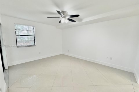Condo in Sunrise, Florida, 2 bedrooms  № 1701521 - photo 16