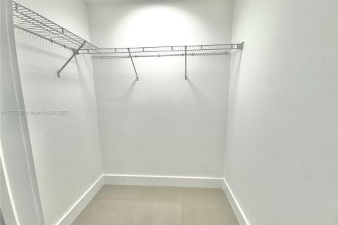 Condo in Sunrise, Florida, 2 bedrooms  № 1701521 - photo 21