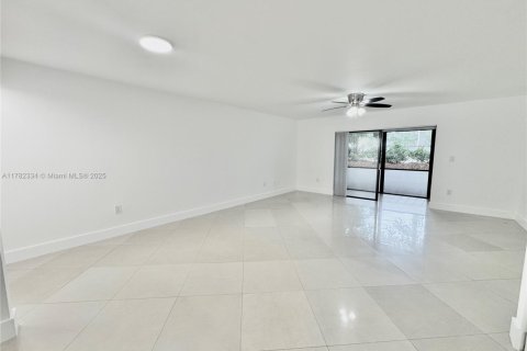Condo in Sunrise, Florida, 2 bedrooms  № 1701521 - photo 12