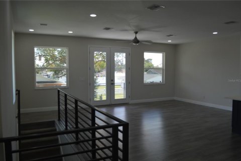 House in Tampa, Florida 4 bedrooms, 203.27 sq.m. № 1447563 - photo 10