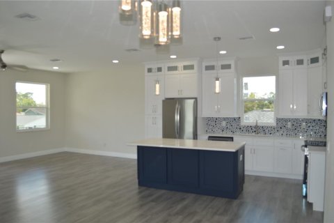 House in Tampa, Florida 4 bedrooms, 203.27 sq.m. № 1447563 - photo 5