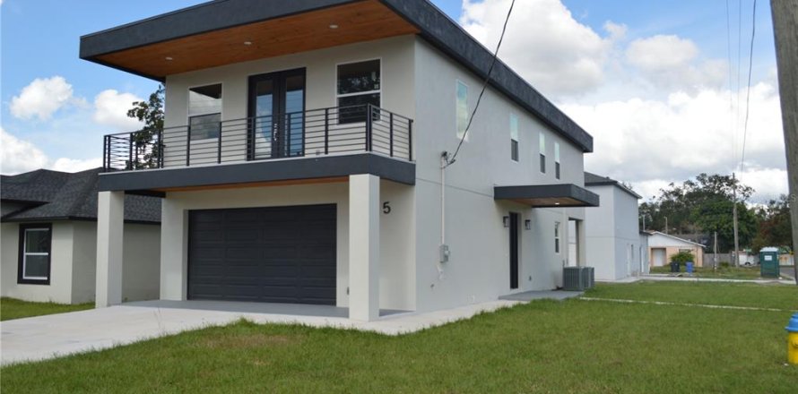 House in Tampa, Florida 4 bedrooms, 203.27 sq.m. № 1447563