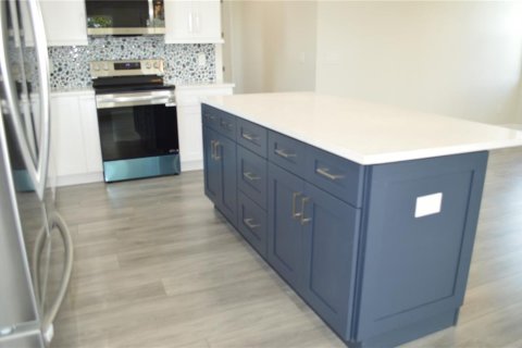 House in Tampa, Florida 4 bedrooms, 203.27 sq.m. № 1447563 - photo 6