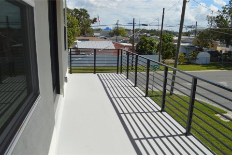 House in Tampa, Florida 4 bedrooms, 203.27 sq.m. № 1447563 - photo 12