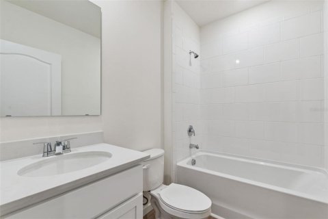 House in Kissimmee, Florida 3 bedrooms, 139.73 sq.m. № 2320900 - photo 29