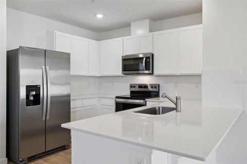 House in Kissimmee, Florida 3 bedrooms, 139.73 sq.m. № 2320900 - photo 17