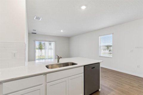 House in Kissimmee, Florida 3 bedrooms, 139.73 sq.m. № 2320900 - photo 12