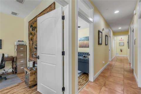 House in New Smyrna Beach, Florida 2 bedrooms, 381.27 sq.m. № 2358121 - photo 7