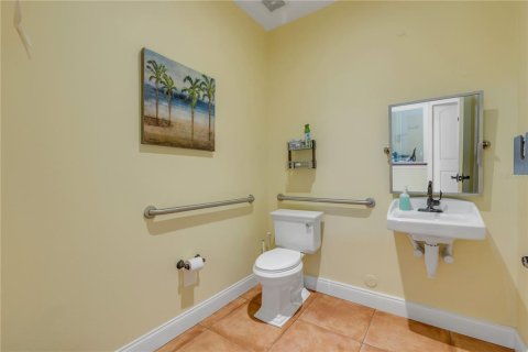 House in New Smyrna Beach, Florida 2 bedrooms, 381.27 sq.m. № 2358121 - photo 28