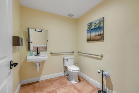 House in New Smyrna Beach, Florida 2 bedrooms, 381.27 sq.m. № 2358121 - photo 14