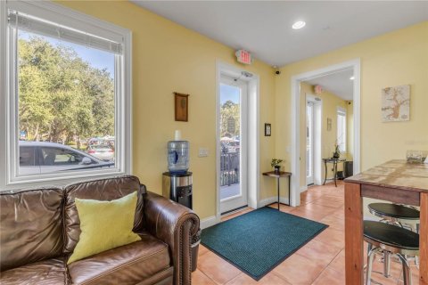 House in New Smyrna Beach, Florida 2 bedrooms, 381.27 sq.m. № 2358121 - photo 23