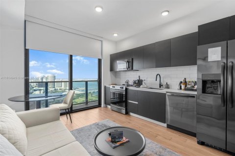 Condo in Miami, Florida, 1 bedroom  № 1766554 - photo 5