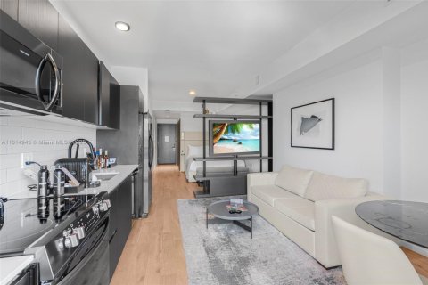Condo in Miami, Florida, 1 bedroom  № 1766554 - photo 6