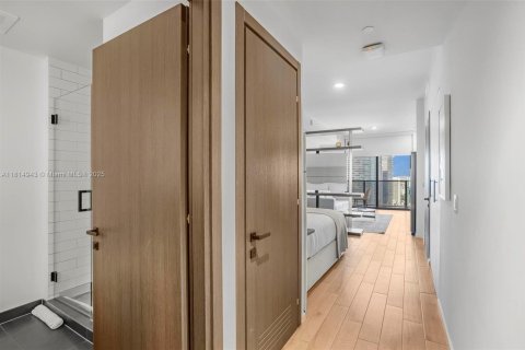 Condo in Miami, Florida, 1 bedroom  № 1766554 - photo 2