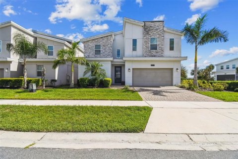 House in Davenport, Florida 9 bedrooms, 405.33 sq.m. № 1886960 - photo 3