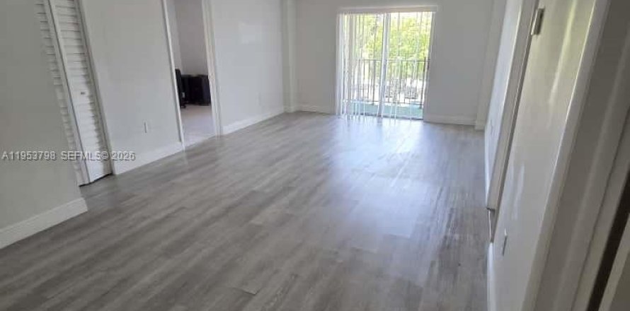 Кондоминиум с 2 спальнями в Майами, Флорида № 2054897