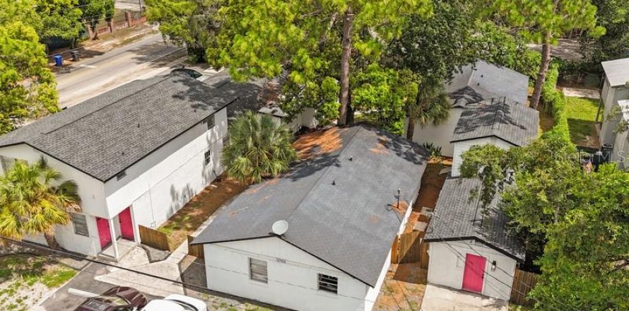 Immobilier commercial à Tampa, Floride 16 chambres, 571.53 m2 № 2368907