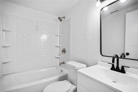 Immobilier commercial à vendre à Tampa, Floride: 16 chambres, 571.53 m2 № 2368907 - photo 7