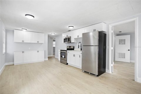 Immobilier commercial à vendre à Tampa, Floride: 16 chambres, 571.53 m2 № 2368907 - photo 4