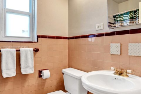 House in Hollywood, Florida 3 bedrooms, 156.08 sq.m. № 1684050 - photo 21