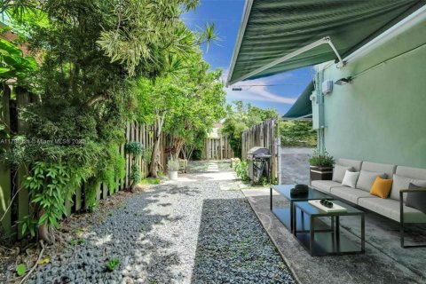 House in Hollywood, Florida 3 bedrooms, 156.08 sq.m. № 1684050 - photo 23