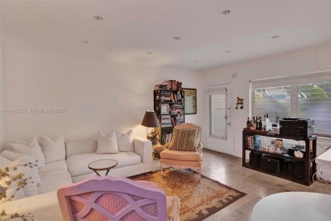 Condo in Miami Beach, Florida, 1 bedroom  № 1998945 - photo 4