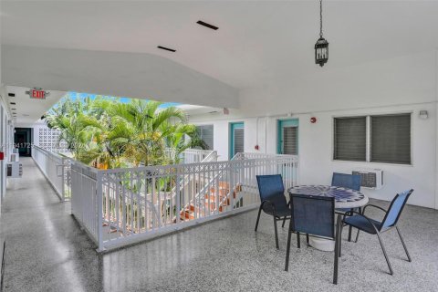 Condo in Miami Beach, Florida, 1 bedroom  № 1998945 - photo 28