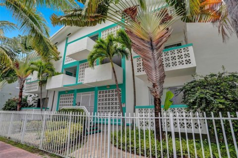 Condo in Miami Beach, Florida, 1 bedroom  № 1998945
