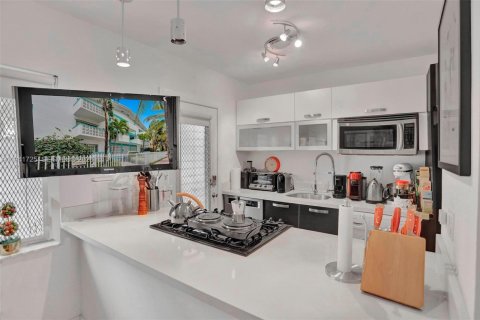Condo in Miami Beach, Florida, 1 bedroom  № 1998945 - photo 6