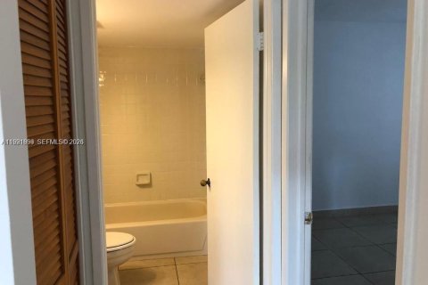 Copropriété à louer à Miami, Floride: 2 chambres, 89.65 m2 № 2056849 - photo 11