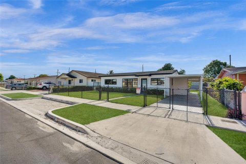 Casa en venta en Hialeah, Florida, 3 dormitorios, 92.9 m2 № 1998732 - foto 7