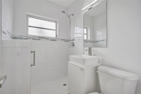 Casa en venta en Hialeah, Florida, 3 dormitorios, 92.9 m2 № 1998732 - foto 27
