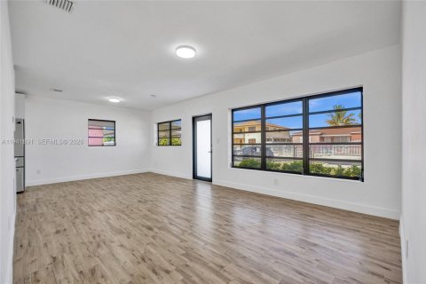 Casa en venta en Hialeah, Florida, 3 dormitorios, 92.9 m2 № 1998732 - foto 11