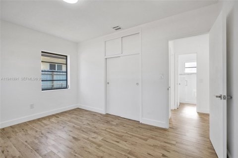 Casa en venta en Hialeah, Florida, 3 dormitorios, 92.9 m2 № 1998732 - foto 23