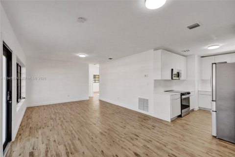 Casa en venta en Hialeah, Florida, 3 dormitorios, 92.9 m2 № 1998732 - foto 15