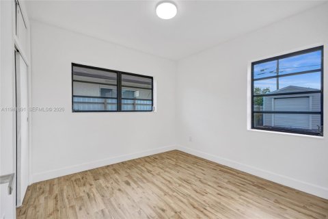 Casa en venta en Hialeah, Florida, 3 dormitorios, 92.9 m2 № 1998732 - foto 29