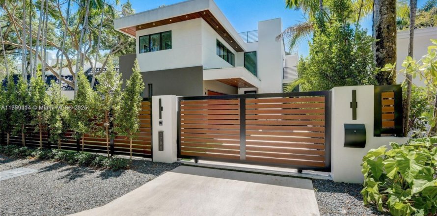 Casa en Miami, Florida 5 dormitorios, 363.43 m2 № 1730508