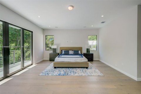 Casa en venta en Miami, Florida, 5 dormitorios, 363.43 m2 № 1730508 - foto 28