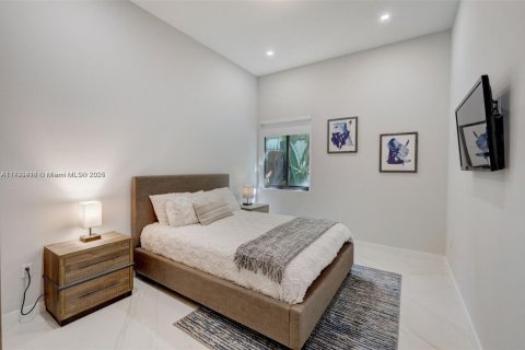 Casa en venta en Miami, Florida, 5 dormitorios, 363.43 m2 № 1730508 - foto 21