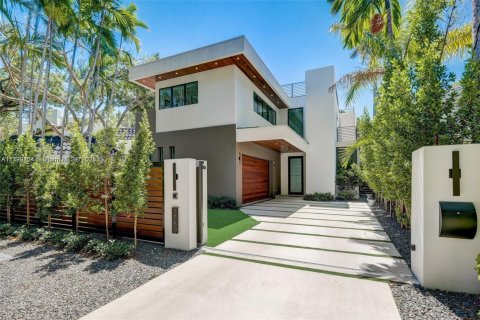Casa en venta en Miami, Florida, 5 dormitorios, 363.43 m2 № 1730508 - foto 4