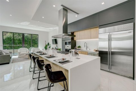 Casa en venta en Miami, Florida, 5 dormitorios, 363.43 m2 № 1730508 - foto 12