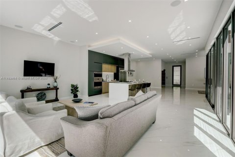 Casa en venta en Miami, Florida, 5 dormitorios, 363.43 m2 № 1730508 - foto 17