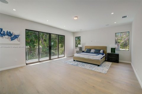 Casa en venta en Miami, Florida, 5 dormitorios, 363.43 m2 № 1730508 - foto 25