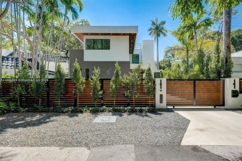 Casa en venta en Miami, Florida, 5 dormitorios, 363.43 m2 № 1730508 - foto 2